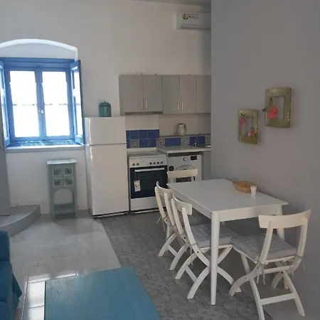 Almira And 아기아 마리나