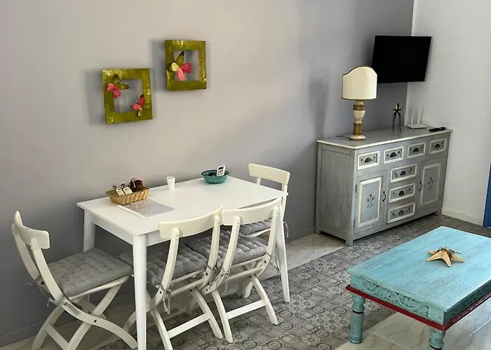 Almira And 아기아 마리나